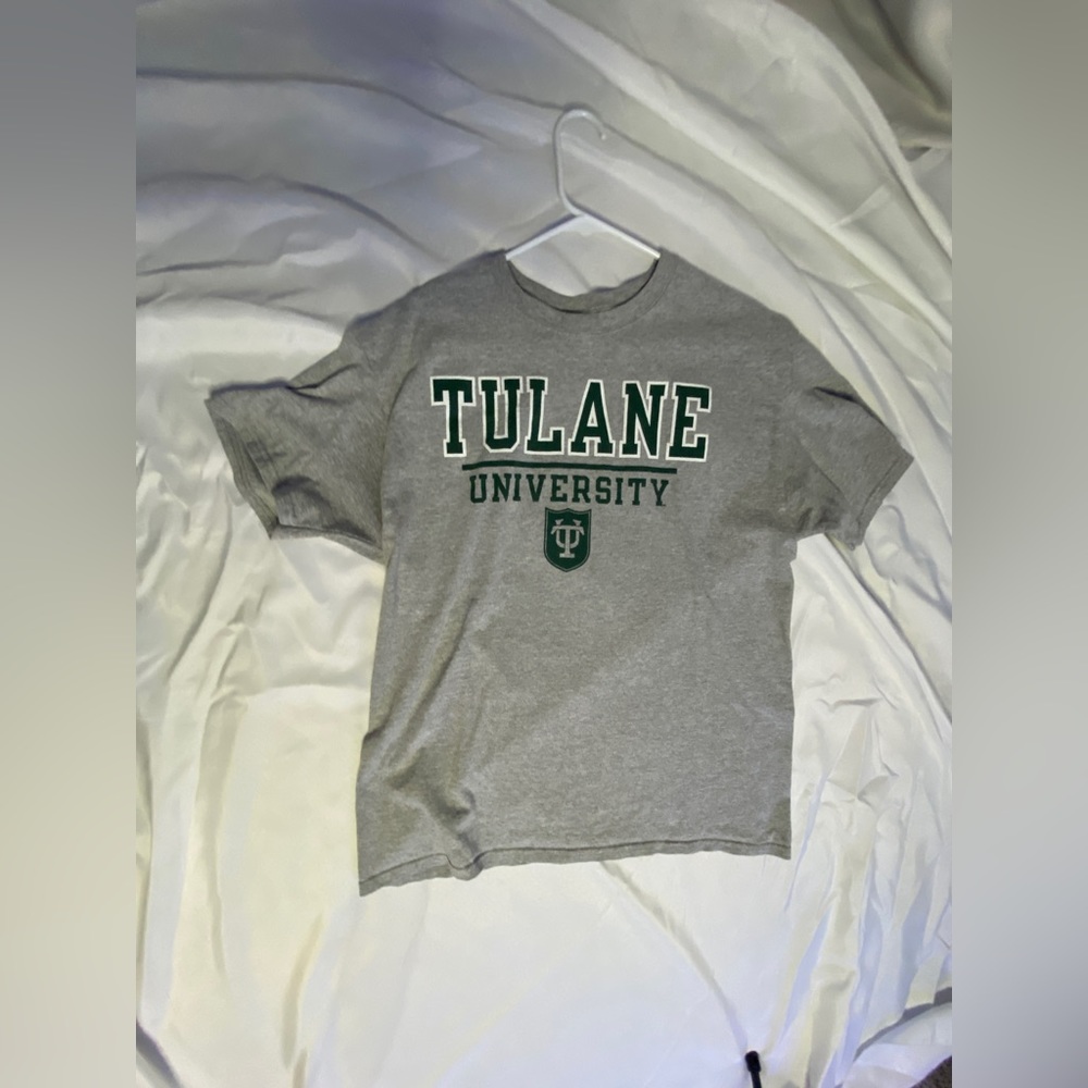 Tulane university shirt size large